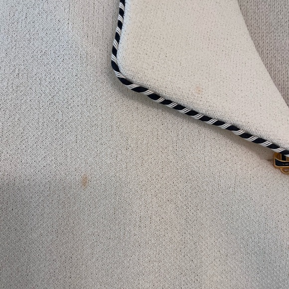 White knit skirt suit with black and gold buttons - Picture 8 of 8